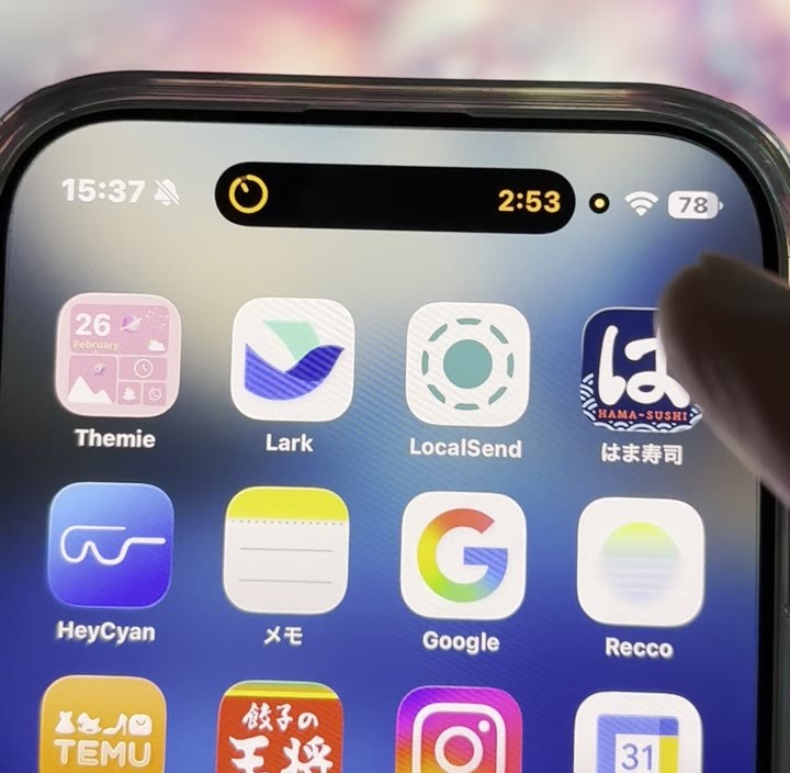 Dynamic Islandにタイマー2:53が表示されているホーム画面