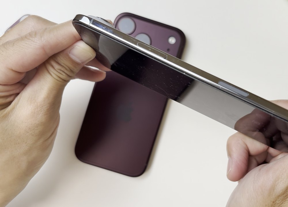 iPhone Airを横から見た薄さ